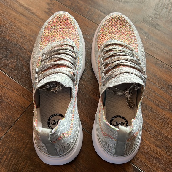 APL Techloom Silver Multi Breeze Knit Trainers size 8 - Picture 2 of 3